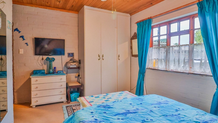 5 Bedroom Property for Sale in Sandbaai Western Cape